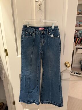 Edikted Mid-Blue low-Rise Flare Jeans